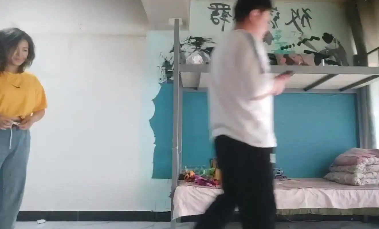 【大内密探探花】温婉良家，骚穴湿得一塌糊涂，真实家中偷拍，对白精彩刺激
