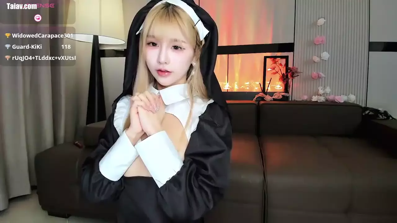 顶级炸裂 超美女神Kiki_2025 女神化身色情修女白丝喷水（1）