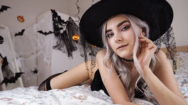 颜射可爱淫荡的女巫并吞精 - Eva Elfie