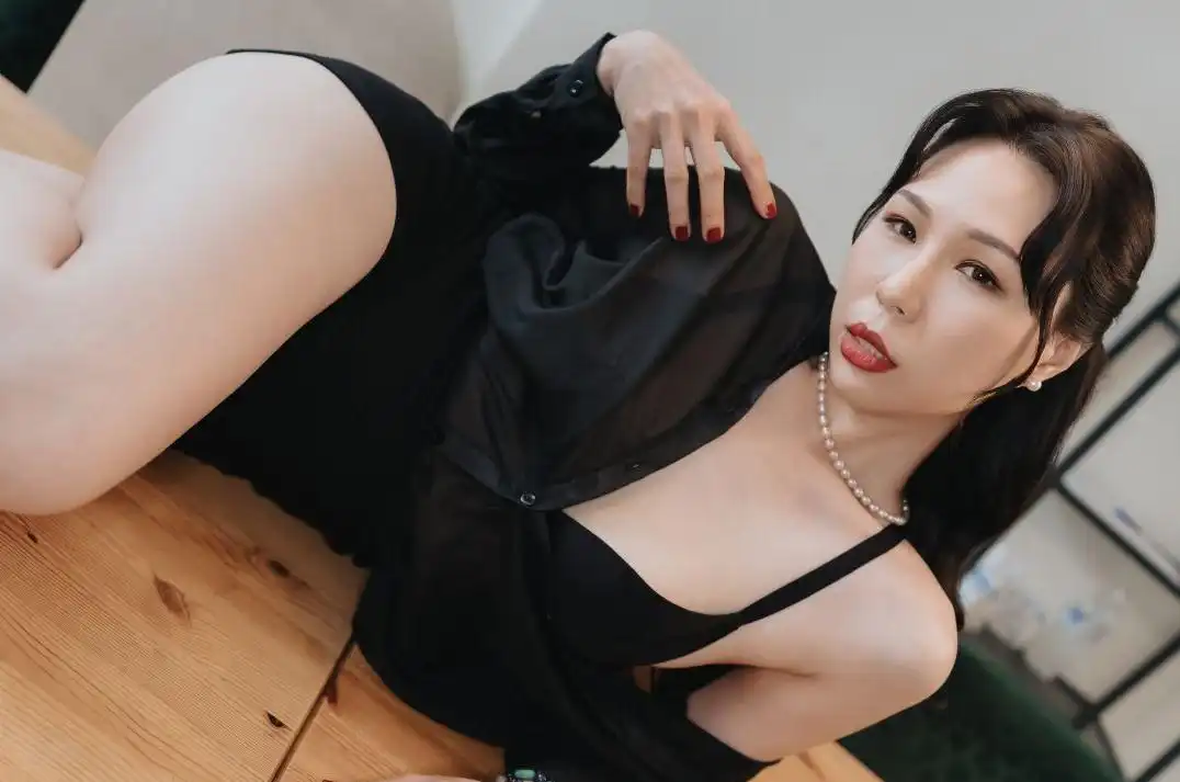天使映画 AH-001 股权之争，前女友妈妈夺走我的频道跟一切，决定给她铁棒的教育 - 苡若