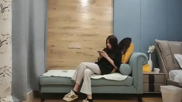 【一屌探花】在读艺校大学生 坐在身上互摸调情，特写抽插猛操上位骑乘后入撞击