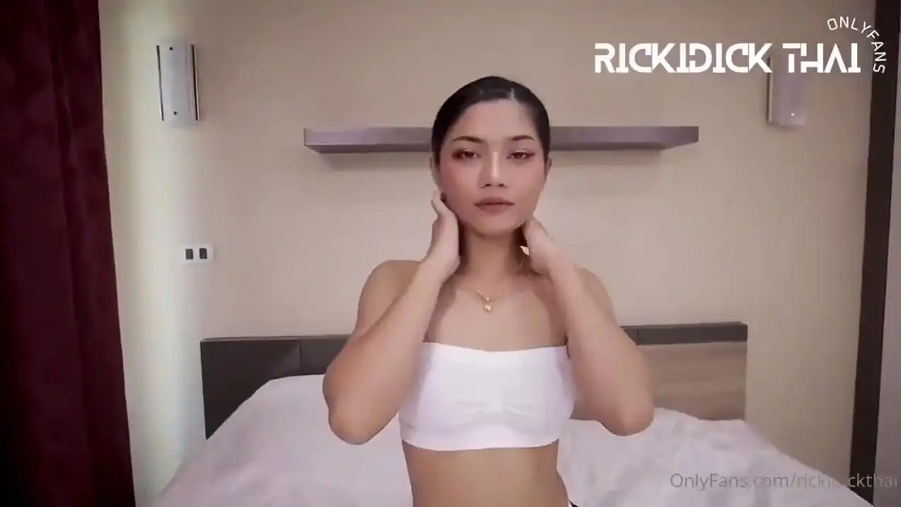 漂亮美眉 身材苗条 被大肉棒无套抽插 娇喘不停 口爆吃精 - rickidick