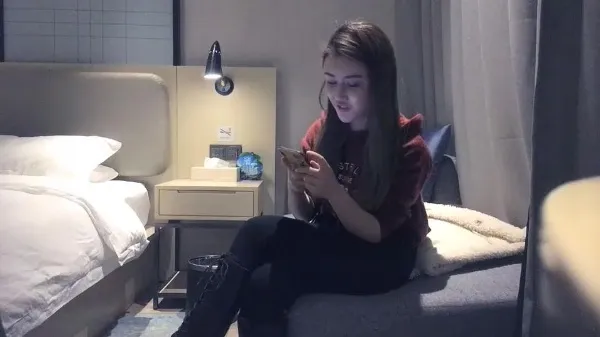 【老黄探花】陌陌摇来的小姐好会叫床 揉搓奶子舔弄近距离特写交抽插猛操。
