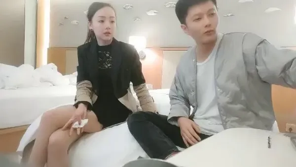【李寻欢探花】高颜值长腿车模 黑丝撕裆舔逼扣穴，抬腿侧入大力抽插猛操。