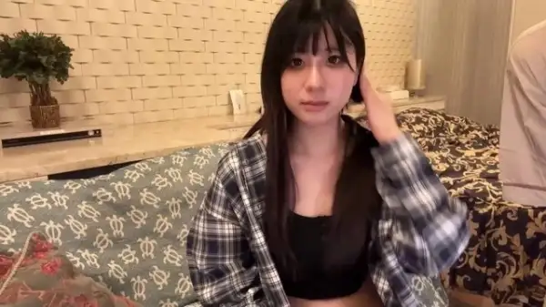 FC2PPV 4723347 对宅男很友善的高挑正妹 被宅宅狂操连续高潮中出白虎嫩穴