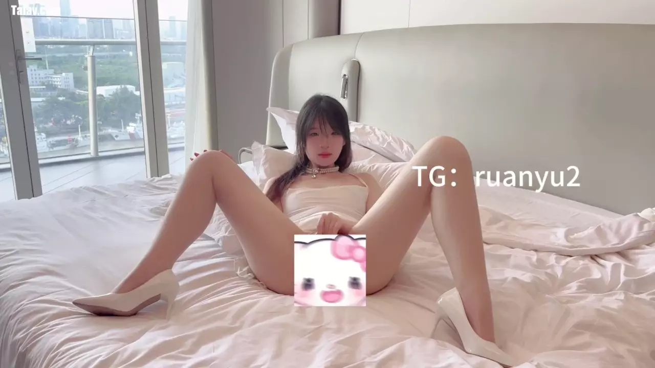 白色连衣裙清纯肉丝妹妹被这种肥猪后入 真是心痛啊 - 软欲