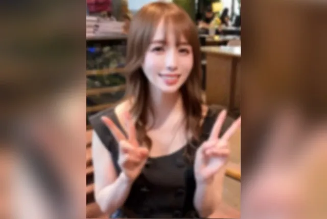 FC2PPV 4752437 白天是充满爱心的幼教老师 晚上是荡气十足的暗黑女伴