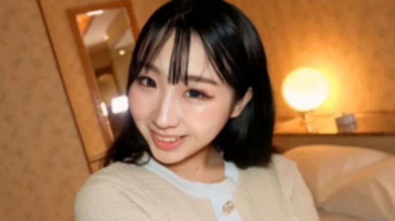 FC2PPV 4766534 表情可爱纯真的美女内心淫荡无比 尽情享受快感连续内射