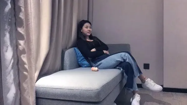 【文轩探花】笑起来甜美大长腿美女，口交舔屌抬起双腿抽插，侧入快速撞击猛操