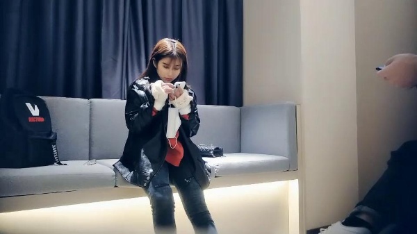 【七天高端外围】清纯校园风外围小姐姐 苗条可人娇嫩胴体干起真是爽