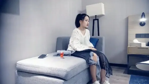 【七天高端外围】清新妹子 乖巧软萌小仙女臣服胯下，视觉盛宴人气爆棚