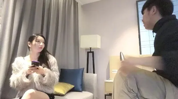 【小宝探花】约了个极品性感美女啪啪，舌吻坐在身上摸屁股口交上位骑乘猛操