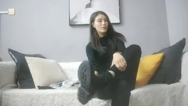 【B哥探花】约了个黑衣少妇啪啪，近距离拍摄口交上位骑坐抽插猛操